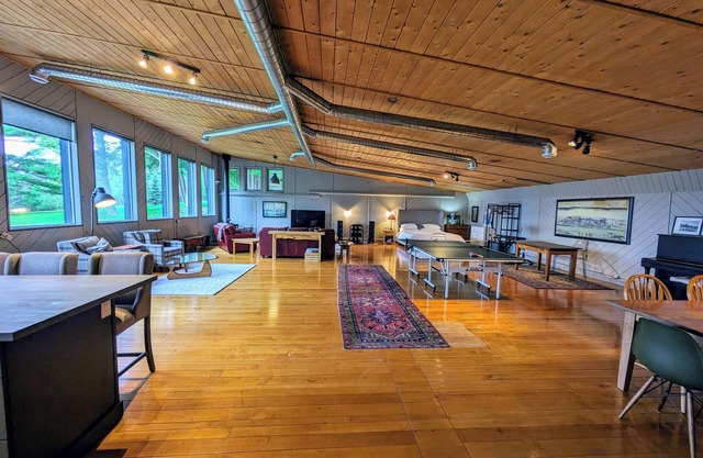 Birch View Studio - Luxury Guesthouse in Brighton, Ontario