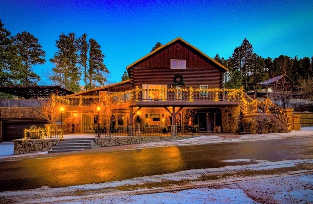 Birdcage- within minutes of downtown Deadwood