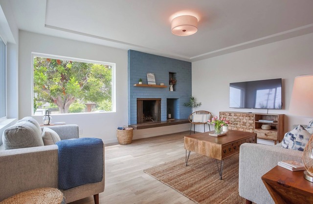 Birdrock Beach Cottage - New updated cottage with hot tub