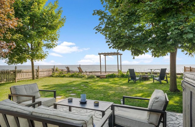 Birds Eye View on Erie with Hot Tub & Game Room