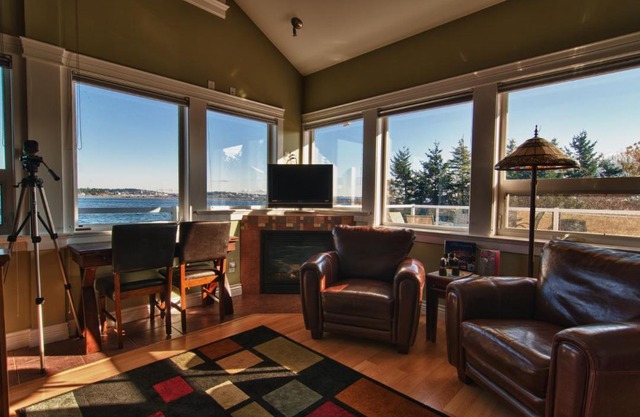 Birds of a Feather Victoria Oceanfront Studio Suites