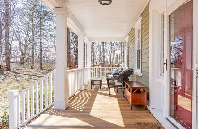 Birdsall Farmhouse: Charming Historic Homestead with Hot Tub