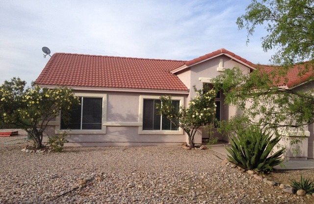 Birdwatchers Paradise on 1.5 ac Golfing hiking & More