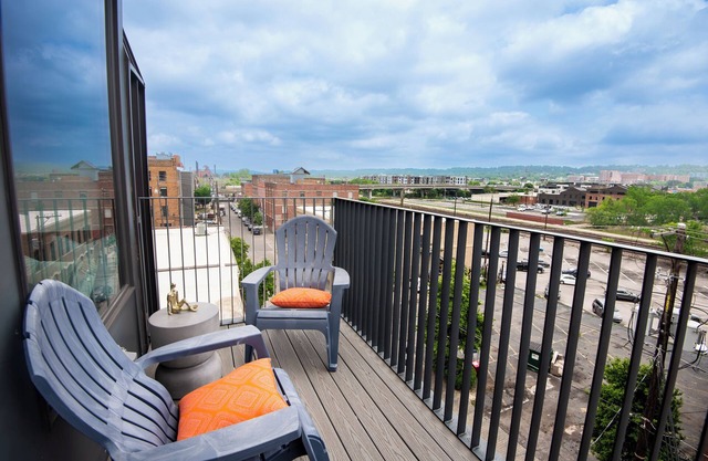 Birmingham Bright Stay - 1BR/Balcony/Walk Score 91