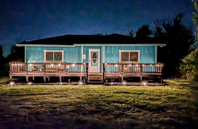 Birthplace of Texas home with wood-burning firepit, porch, & private W/D