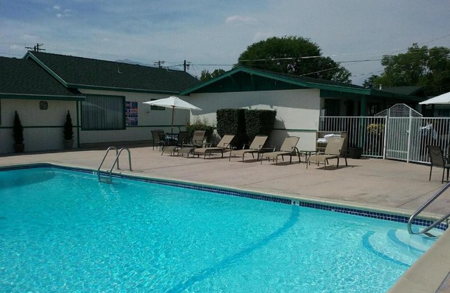 Bishop Village Motel