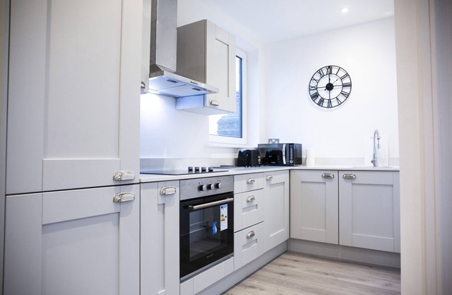 Bishops Lynn House Apartments - Twin Room