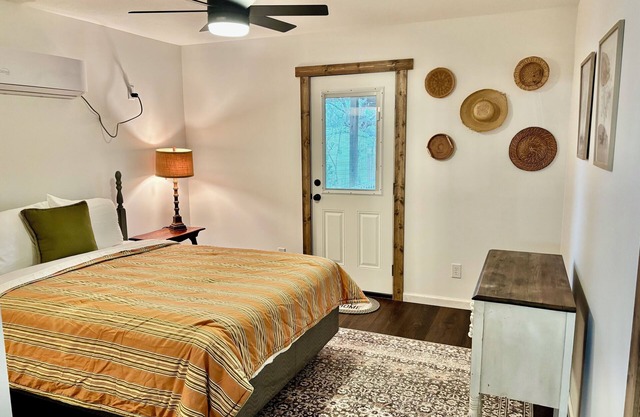 Bison Hall 5, No cleaning fee, Near Harding