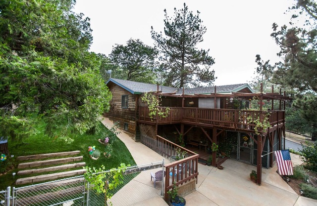 Bison Lodge für ruhige Besinnung, Komfort und moderne Annehmlichkeiten / Wifi & Haustiere