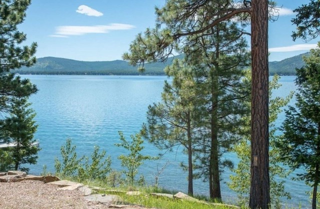 Bitterroot Bungalow on Little Bitterroot Lake!