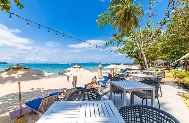 BJ&Radisson SeaView Hotel