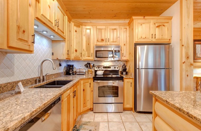 Black Bear Lodge 2 Bedrooms BBL-251 by KBM