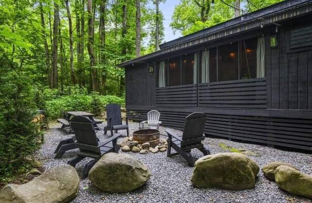 Black Bear Lodge | Fire Pit | Hot Tub