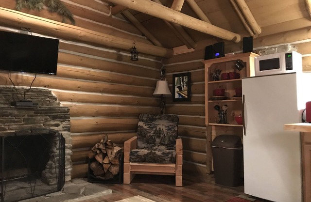 Black Bear Lodge Rustikale Blockhütte
