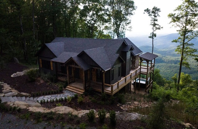 Black Bear Luxury Cabin
