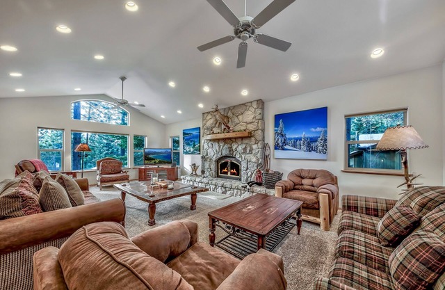 Black Bear Villa - große 4 BR, 4 BA, Whirlpool, unglaubliches Spielzimmer für Kinder