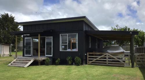 Black Beauty - Spacious Family Retreat for 12 with Spa