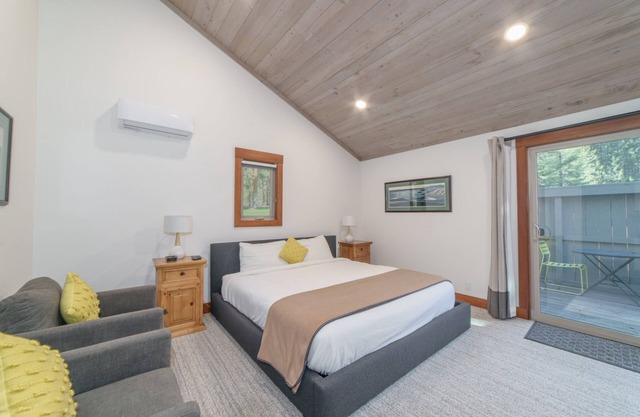 Black Butte Ranch Lodge Room 019
