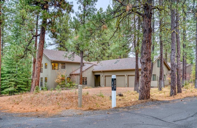 Black Butte Ranch Spring Home 015