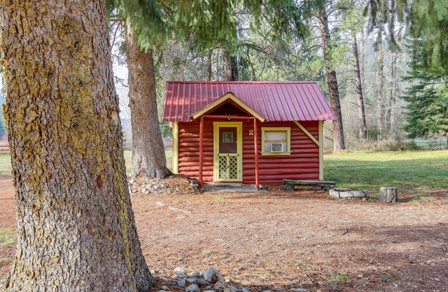 Black Diamond Guest Ranch Cabin w/ Lodge Access!