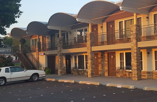 Black Hawk Motel and Suites