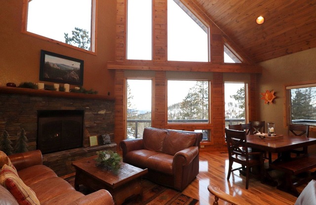 Black Hills Cabin-Great Views, Internet, Whirlpool, Billardtisch, 50 'TV