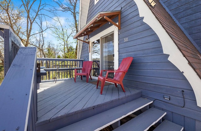Black Oak TRL family Cabin for 6 (4 min.to BlackOak Ampith)Trees views & privacy