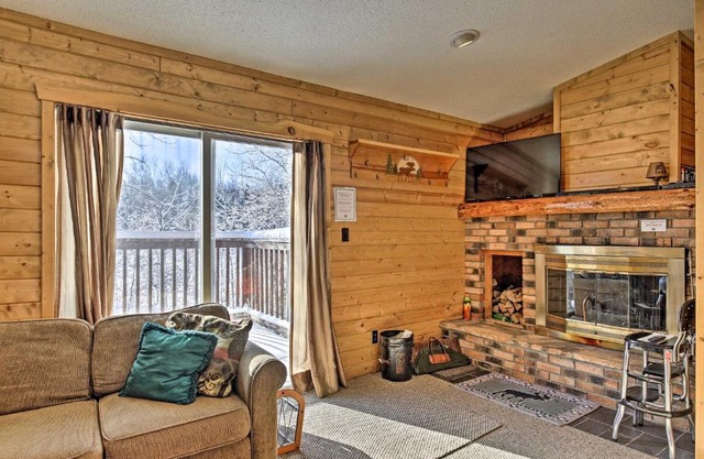 Black River Retreat 3 Mi to Powderhorn Mountain!