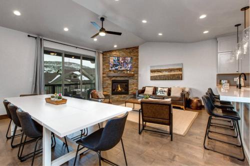 Black Rock Ridge 14494 by Moose Management