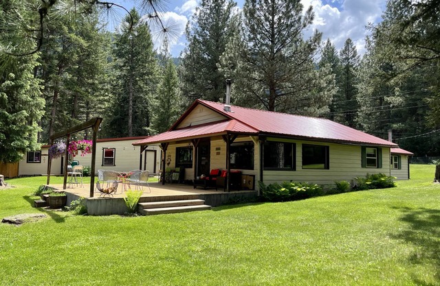 Blackfoot Riverfront Home, Gorgeous River Views on One Acre, 15 min. To Missoula