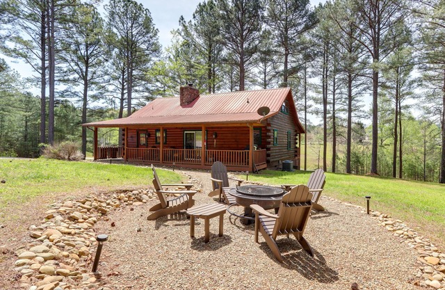 Blairsville ‘Cabin in the Pines’ 1 Mi to Lake