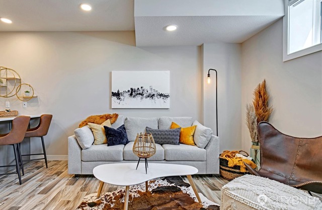 Blatchford. 1GB. Sleeps 4. 2 BED. 2 Queens.
