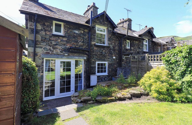 BLEABERRY COTTAGE, pet friendly, with open fire in Penrith