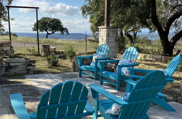 TIME FOR AN EPIC GETAWAY ~ HILL COUNTRY VIEWS & SPA !