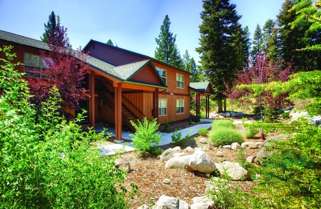 Gesegnet mit einer natürlichen Anmut und Schönheit, die weit über die Norm hinausgeht.