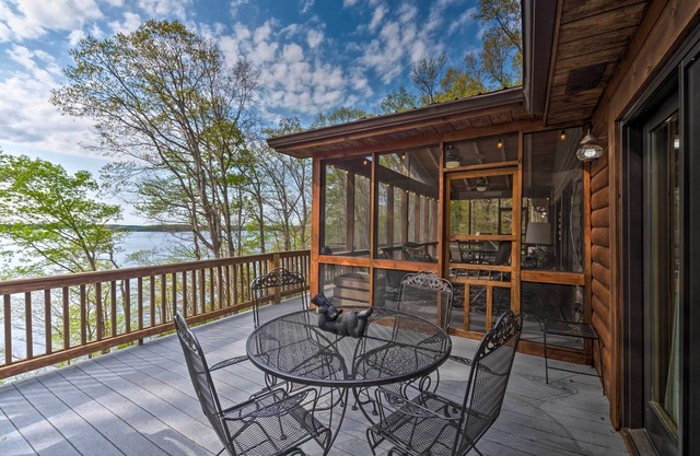 BLESSING BY THE LAKE Lakefront Cabin w/ DOCK, Lake View and 2 Master Suites!