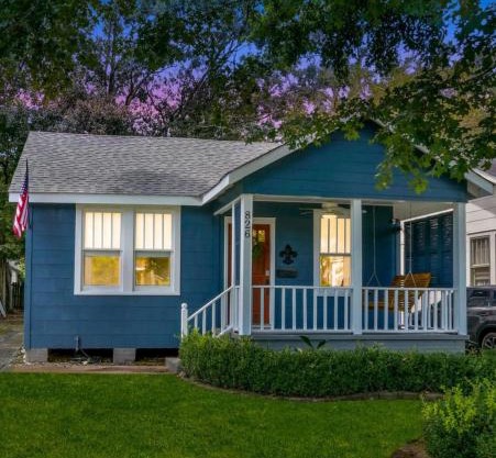 Blissful Blue Bungalow in the Heart of Baton Rouge