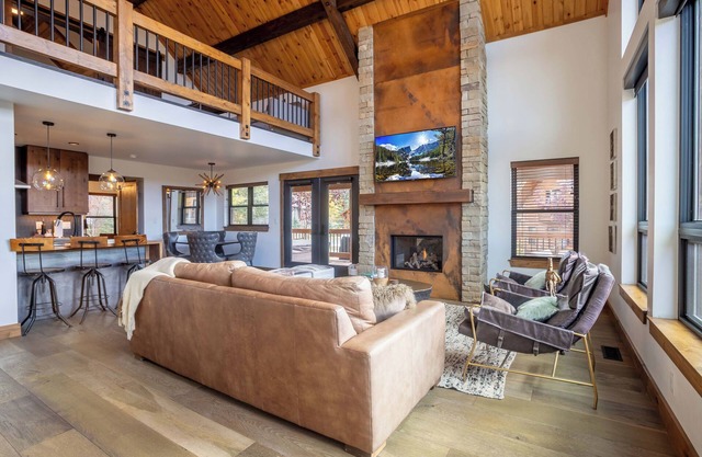 Blissful Mountain Getaway – Steps to Lake Estes, Indoor/Outdoor Fireplace