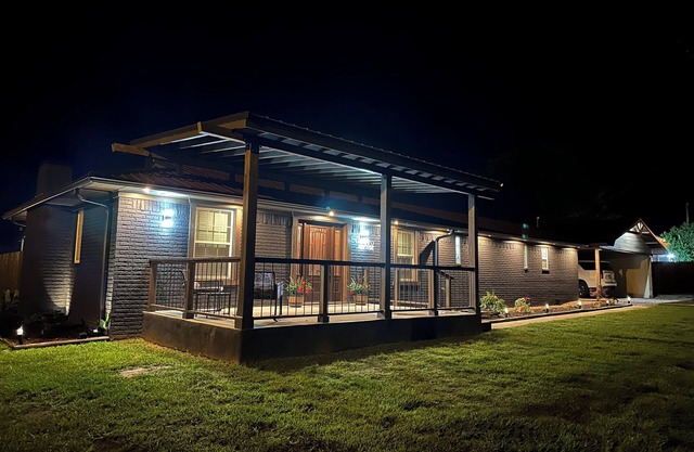 Blissful southern retreat in the heart of town!