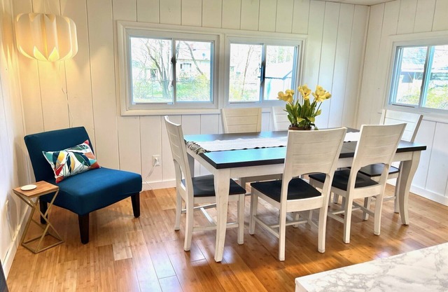 Blissfully Philo! 5 minutes to Lake Michigan Beach. [Lakeside] [Dogs Welcome]