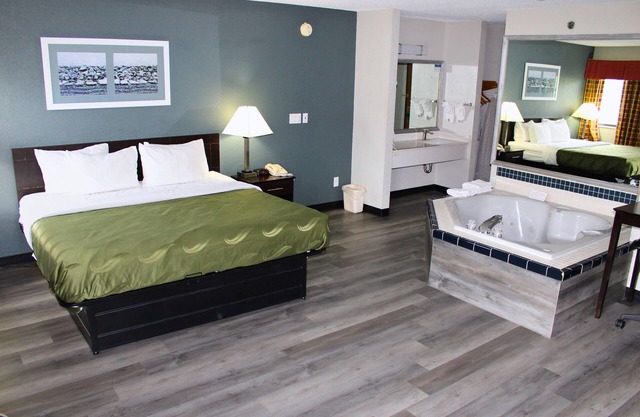 Quality Inn Columbia City near US-30