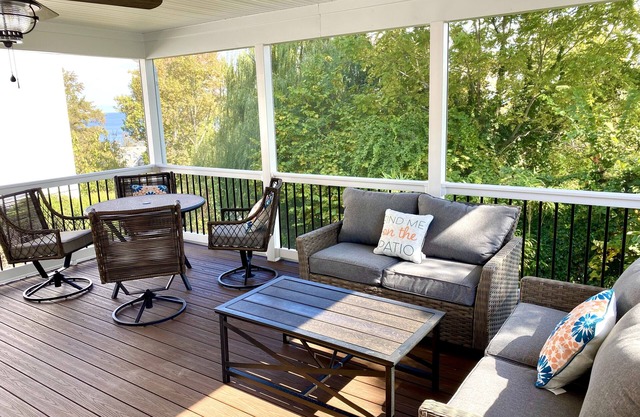 Block to Beach! Fossil Hunting, Hot Tub, Coffee Bar, Screened Deck, 1hr to DC