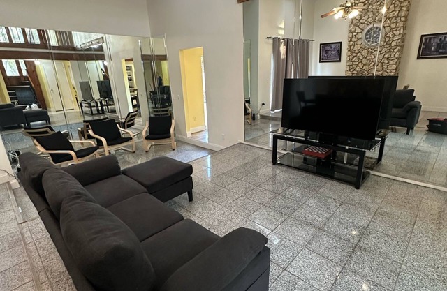 Blocks a way to Universal Studios. Full Single Family with pool, and amenities.