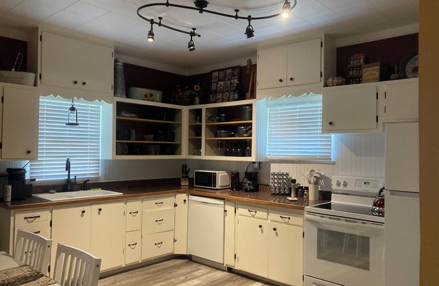 Blocks from downtown and has that country feel. Nestle in Columbia Falls comfort