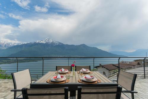 Blooms by the Lake by Rent All Como