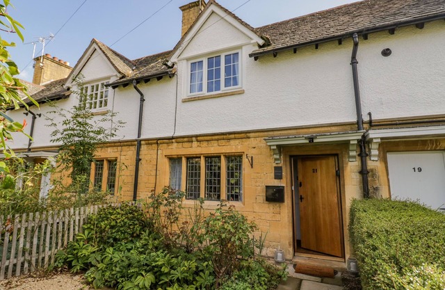 BLOSSOM COTTAGE, family friendly, with open fire in Broadway