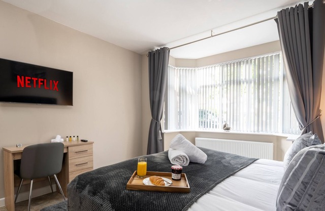 ★Blossom House- Deluxe 5-Bed in Solihull near NEC, JLR Resorts World & Airport