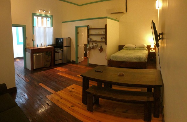 Blu-Buck Mercantile Hotel Apt. C