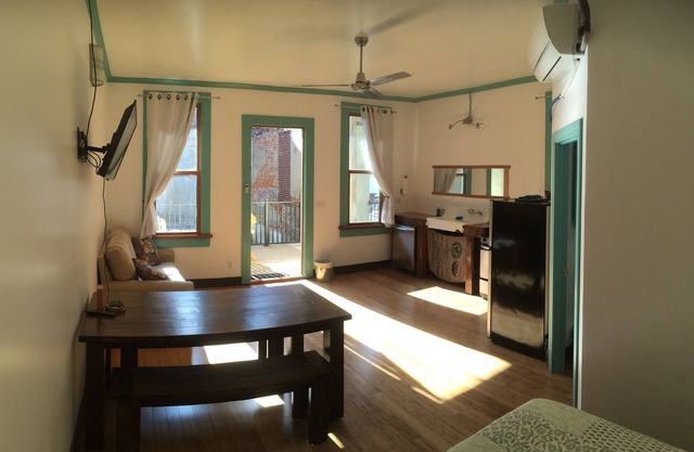 Blu-Buck Mercantile Hotel, Courtyard Room