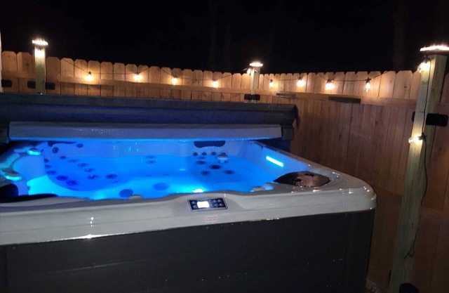 Blue Anchor Cottage - private hot tub getaway!